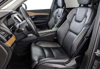 Подержанный автомобиль Volvo XC90 2021 года (20 фото)