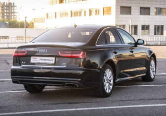 Подержанный автомобиль Audi A6 Sedan 2015 года (5 фото)