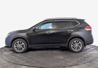 Подержанный автомобиль Nissan X-Trail 2017 года (8 фото)