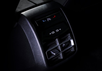 Подержанный автомобиль Volkswagen Tiguan 2025 года (12 фото)