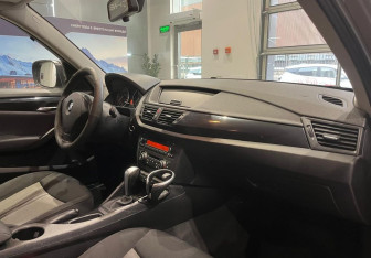 Подержанный автомобиль BMW X1 2011 года (13 фото)