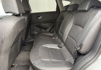 Подержанный автомобиль Nissan Qashqai 2007 года (11 фото)