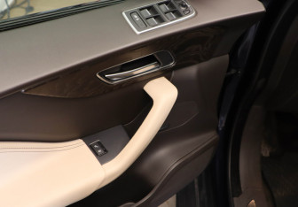 Подержанный автомобиль Jaguar F-Pace 2016 года (25 фото)