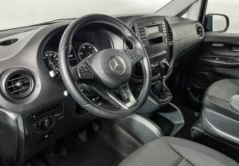 Подержанный автомобиль Mercedes-Benz Vito 2015 года (13 фото)