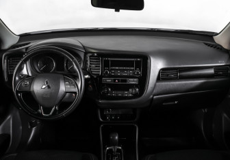Подержанный автомобиль Mitsubishi Outlander 2019 года (19 фото)