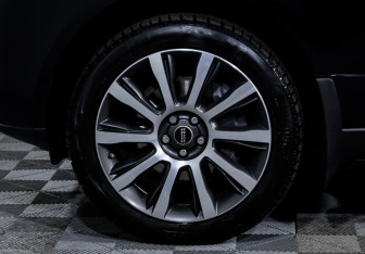 Подержанный автомобиль Land Rover Range Rover 2017 года (15 фото)