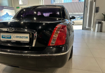 Подержанный автомобиль Kia Opirus 2008 года (9 фото)