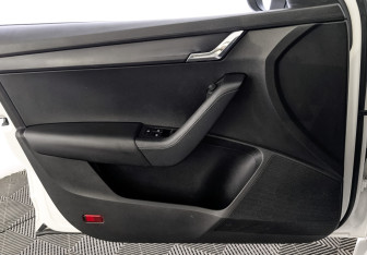 Подержанный автомобиль Skoda Octavia Liftback 2022 года (19 фото)