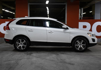 Подержанный автомобиль Volvo XC60 2010 года (4 фото)