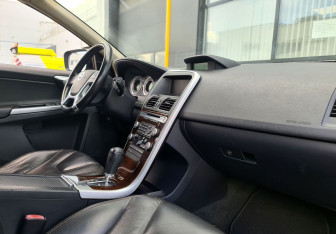 Подержанный автомобиль Volvo XC60 2010 года (11 фото)