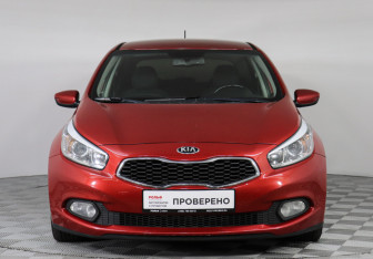Подержанный автомобиль Kia Ceed Hatchback 2013 года (2 фото)