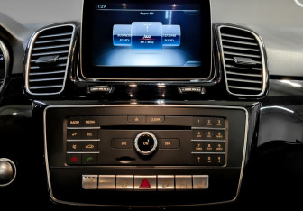 Подержанный автомобиль Mercedes-Benz GLE 2018 года (15 фото)