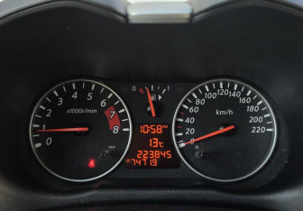 Подержанный автомобиль Nissan Note 2012 года (12 фото)