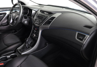Подержанный автомобиль Hyundai Elantra Sedan 2015 года (10 фото)