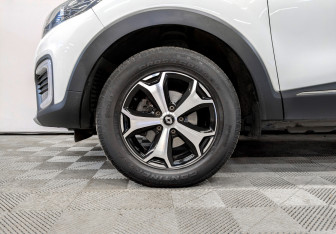 Подержанный автомобиль Renault Kaptur 2018 года (18 фото)