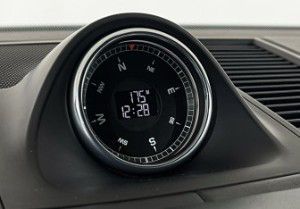 Подержанный автомобиль Porsche Macan 2020 года (19 фото)