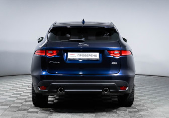 Подержанный автомобиль Jaguar F-Pace 2016 года (6 фото)