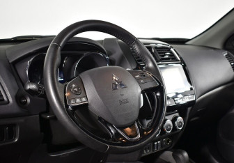 Подержанный автомобиль Mitsubishi ASX 2018 года (9 фото)