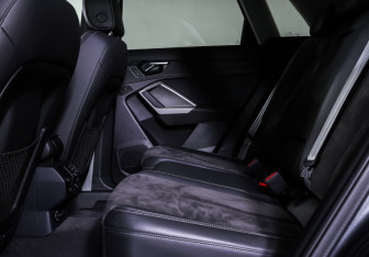 Подержанный автомобиль Audi Q3 2021 года (12 фото)