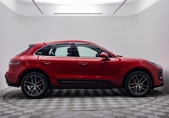Подержанный автомобиль Porsche Macan 2023 года (6 фото)