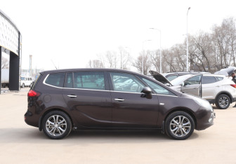 Подержанный автомобиль Opel Zafira Compactvan 2013 года (4 фото)