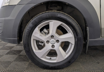 Подержанный автомобиль LADA (ВАЗ) Largus Wagon 2019 года (12 фото)