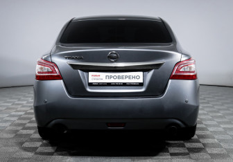 Подержанный автомобиль Nissan Teana 2014 года (6 фото)