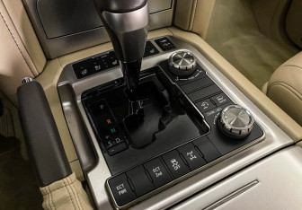 Подержанный автомобиль Toyota Land Cruiser Suv 2019 года (15 фото)