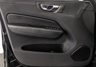 Подержанный автомобиль Volvo XC60 2021 года (19 фото)
