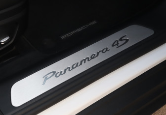 Подержанный автомобиль Porsche Panamera Wagon 2018 года (29 фото)