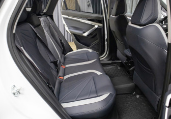 Подержанный автомобиль Geely Atlas 2024 года (11 фото)
