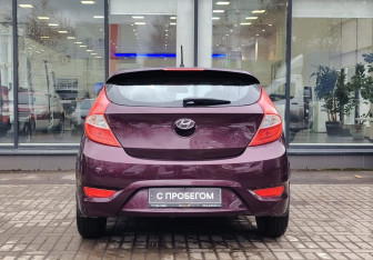 Подержанный автомобиль Hyundai Solaris Hatchback 2013 года (7 фото)