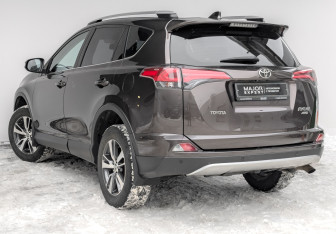 Подержанный автомобиль Toyota RAV4 2018 года (7 фото)