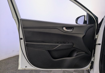 Подержанный автомобиль Hyundai Solaris Sedan 2020 года (19 фото)