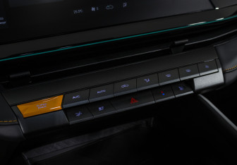 Подержанный автомобиль Changan UNI-V 2024 года (21 фото)