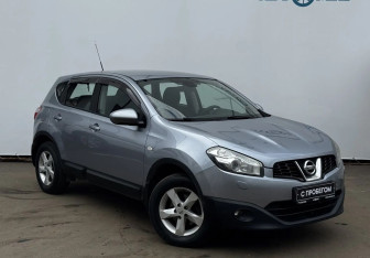 Подержанный автомобиль Nissan Qashqai 2013 года (3 фото)