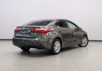 Подержанный автомобиль Kia Cerato Sedan 2014 года (12 фото)