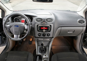 Подержанный автомобиль Ford Focus Hatchback 2010 года (14 фото)