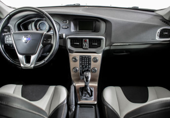 Подержанный автомобиль Volvo V40 Hatchback 2013 года (11 фото)