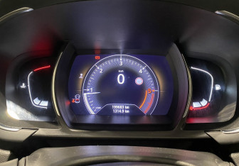 Подержанный автомобиль Renault Scenic 2017 года (16 фото)