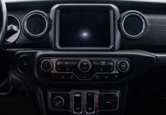 Подержанный автомобиль Jeep Wrangler 2018 года (13 фото)