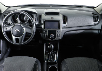 Подержанный автомобиль Kia Cerato Sedan 2012 года (12 фото)