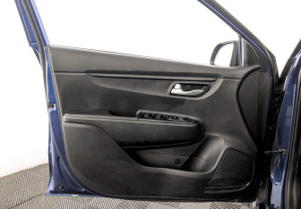 Подержанный автомобиль Kia Rio Hatchback 2021 года (19 фото)