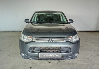 Подержанный автомобиль Mitsubishi Outlander 2014 года (2 фото)