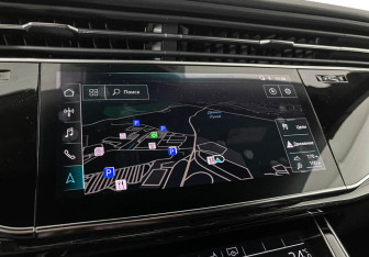 Подержанный автомобиль Audi Q8 2020 года (21 фото)