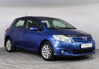 Подержанный автомобиль Toyota Auris Hatchback 2011 года (6 фото)