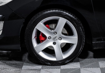 Подержанный автомобиль Peugeot 308 Hatchback 2008 года (15 фото)