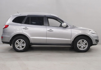 Подержанный автомобиль Hyundai Santa Fe 2010 года (4 фото)