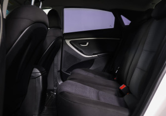 Подержанный автомобиль Hyundai i30 Hatchback 2013 года (11 фото)