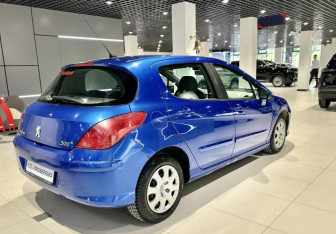 Подержанный автомобиль Peugeot 308 Hatchback 2009 года (4 фото)